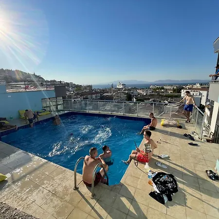 卡格达斯酒店 *