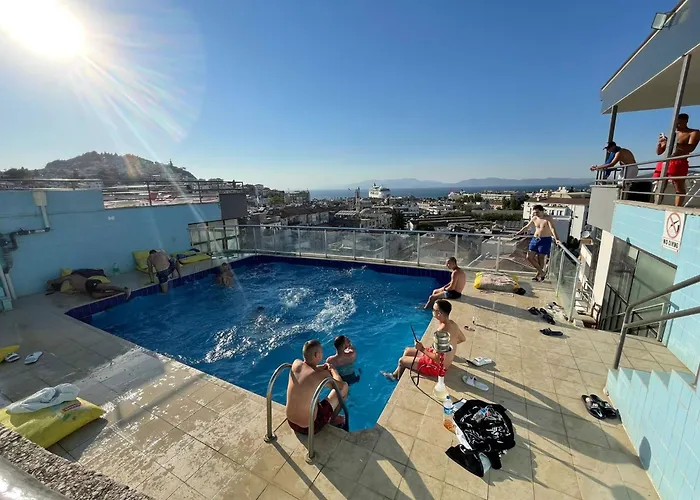 卡格达斯酒店 *